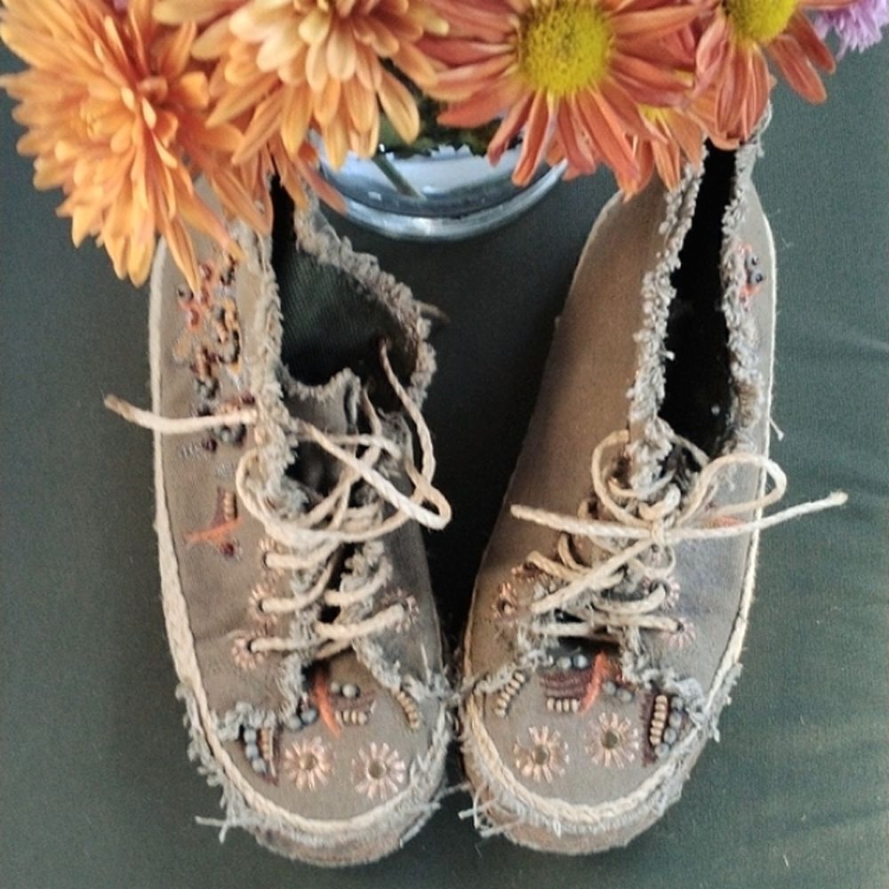 Wild Rose Embroidered Sneakers - Picture 9 of 11